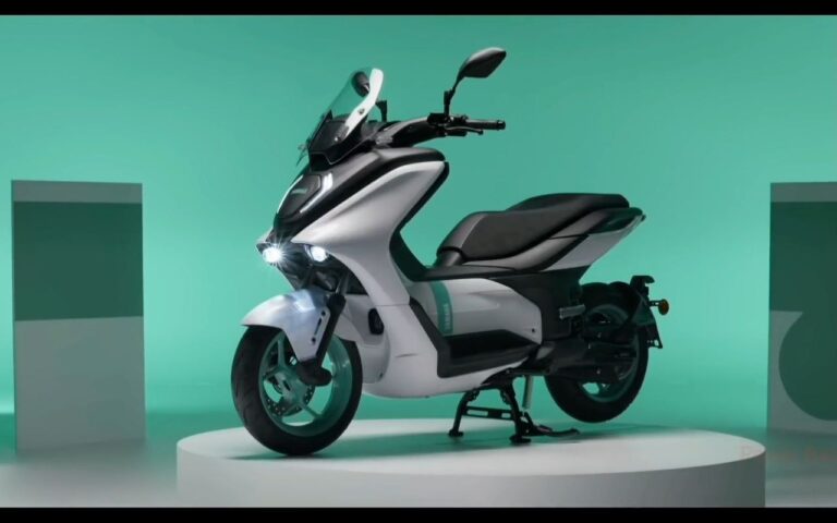 Yamaha Neo Electric Scooty