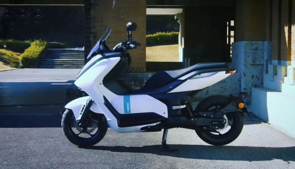 Yamaha Neo Electric Scooty