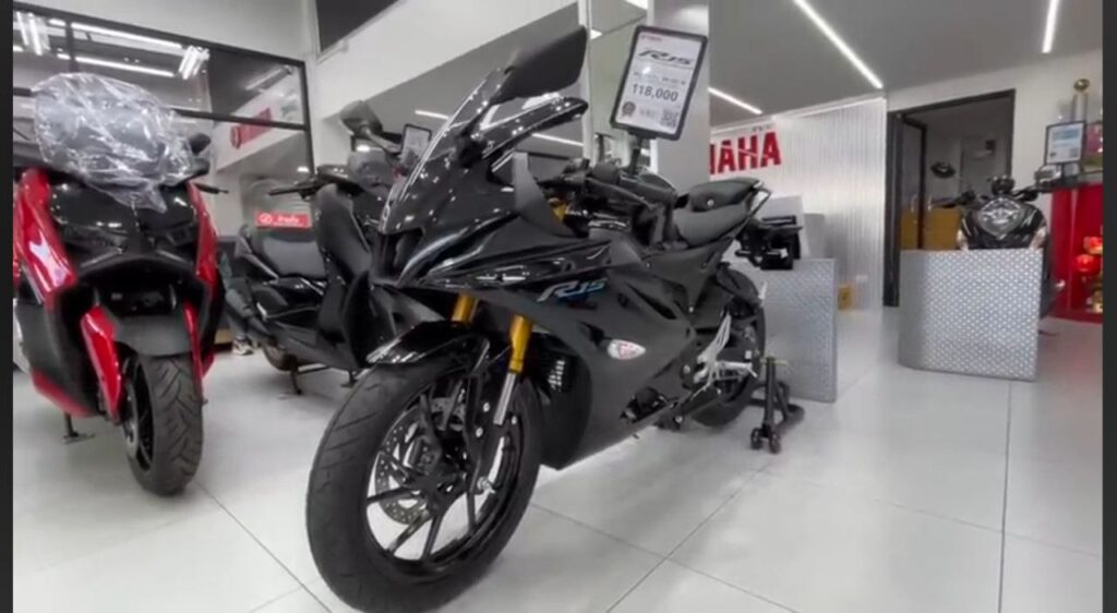 Yamaha R15 Price 